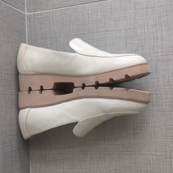 Vionic Kensley Patent Loafers - Picture 4 of 10